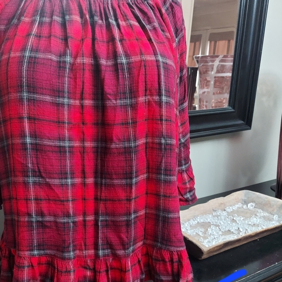 For the Republic Women's Off the Shoulder Flowy Blouse - Picture 8 of 8